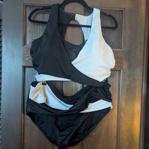 Strappy two-tone bikini